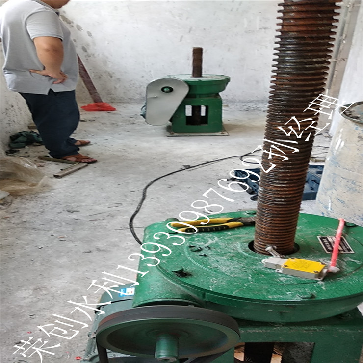 广东手电两用螺杆启闭机安装调试成功